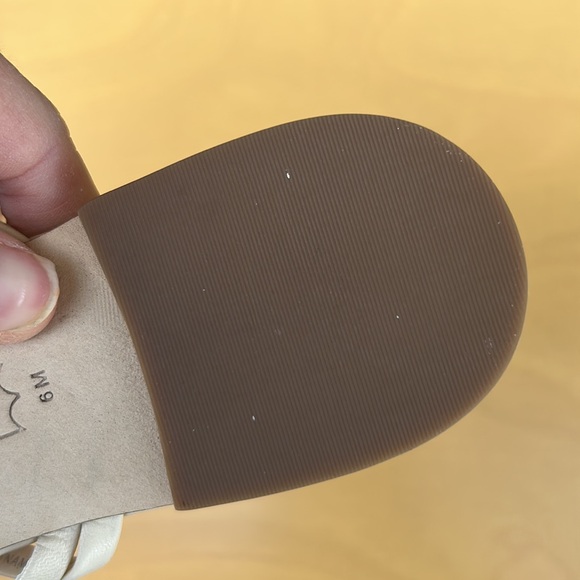 Cream Tory Burch Sandal - amber/gold beading. Leather sole. Small blue stain. - Picture 5 of 6